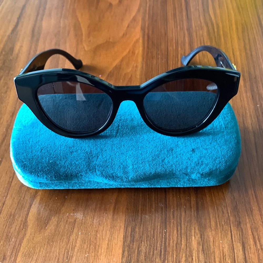 Gucci black sunglasses
